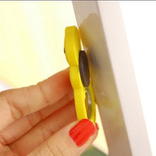 Cargar imagen en el visor de la galería, Abrebotellas de silicona con imán para nevera destapador MOD 1861