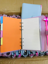 Cargar imagen en el visor de la galería, Organizador de ahorro de dinero A6, carpeta de presupuesto de cuero PU, cuaderno