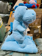 Cargar imagen en el visor de la galería, Almohada de felpa 2 en 1 con frazada, cojín con forma de dinosaurio de dibujos animados