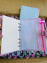 Cargar imagen en el visor de la galería, Organizador de ahorro de dinero A6, carpeta de presupuesto de cuero PU, cuaderno