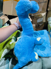 Cargar imagen en el visor de la galería, Almohada de felpa 2 en 1 con frazada, cojín con forma de dinosaurio de dibujos animados