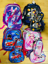 Cargar imagen en el visor de la galería, Mochila combo de niños con luz MOD 3163