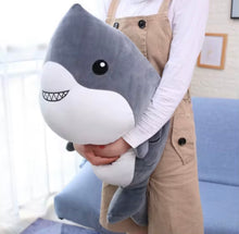Cargar imagen en el visor de la galería, Almohada con frazada ballena,tiburón,mantarraya,delfín MOD K-9 medida de la frazada 1.00 x 1.80 medida peluche 50 x 31