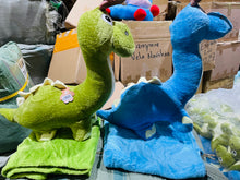 Cargar imagen en el visor de la galería, Almohada de felpa 2 en 1 con frazada, cojín con forma de dinosaurio de dibujos animados