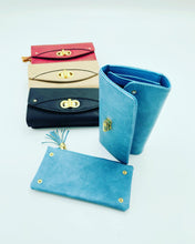 Cargar imagen en el visor de la galería, CARTERA PARA DAMA MOD AP-06 café