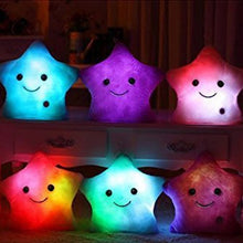 Cargar imagen en el visor de la galería, Almohada luminosa de 34CM para niños y niñas, cojín colorido con luz LED y diseño de estrellas vívidas, almohada de juguetes de felpa Cojines decorativos conestrella luz brillante para niños, muñecos de peluche de estrellas MOD L-2