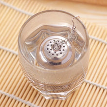 Cargar imagen en el visor de la galería, Bola de malla infusora de té de acero inoxidable, colador de filtro con gancho