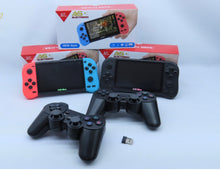 Cargar imagen en el visor de la galería, Consola X50 máx inalambrica contiene 2 controles tipo play con más de 15,000 juegos de play 1, minines, sega, árcade y muchos más, puedes descargarle más juegos, música, imágenes y videos
