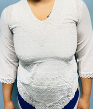 Cargar imagen en el visor de la galería, Blusa de dama color blanco S,M,L,XL