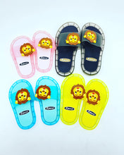 Cargar imagen en el visor de la galería, Sandalia Zapatillas luminosas para niños, zapatos cómodos con luz Led para chico, casa de bebé, calzado antideslizante de PVC suave con dibujo MOD 681