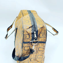 Cargar imagen en el visor de la galería, Maleta económica varios diseños MOD 250-1 y 250-4