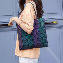 Cargar imagen en el visor de la galería, Bolsa de moda holográfica bao bao MOD 6x6