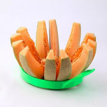 Cargar imagen en el visor de la galería, Cortador de sandía de acero, herramienta multifunción para cortar fruta