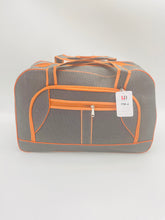 Cargar imagen en el visor de la galería, Maleta económica varios diseños MOD 250-1 y 250-4