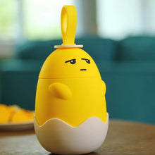 Cargar imagen en el visor de la galería, Taza de agua de doble capa con diseño de huevo de dibujos animados, vaso creativo de vidrio con mango para fitness al aire libre, práctico, personalizado, para oficina y hogar MOD 1618