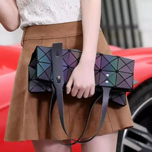 Cargar imagen en el visor de la galería, Bolsa de moda holográfica bao bao MOD 6x6