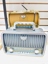 Cargar imagen en el visor de la galería, Bocina Retro Vintage Recargable Mp3 Usb Bluetooth Radio Fm MOD MD 1909BT