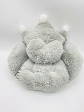 Cargar imagen en el visor de la galería, Sillón peluche Cojín de felpa suave con forma de corona para silla, cojín de asiento de Animal para niños, alfombrilla para sofá, Tatami para piernas, soporte Lumbar, decoración de oficina