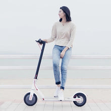 Cargar imagen en el visor de la galería, Patín eléctrico scooter adulto 30km/h llantas florecientes antiponchaduras de aluminio frenos de disco MOD SS2 batería 7.8