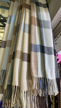 Cargar imagen en el visor de la galería, Pashmina calientita paquete de 10 pzs
