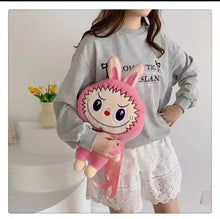 Cargar imagen en el visor de la galería, Bolsa de moda peluche LABUBU MOD  3808
