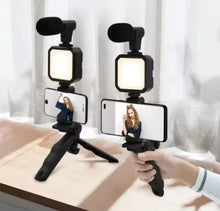 Cargar imagen en el visor de la galería, Trípode de mini palo de selfie para micrófono de estudio profesional con luz de llenado adecuado para soporte de escritorio de grabación de vídeo vlog de cámara móvil AY-49 
MOD BBG-60160
