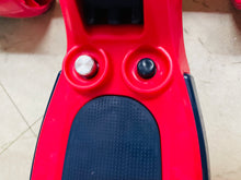 Cargar imagen en el visor de la galería, Patín para niños con asiento luz y sonido de 3 años hasta 10 años 3 alturas diferentes MOD 603
