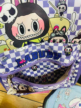 Cargar imagen en el visor de la galería, Mochila preescolar de LABUBU 32x10 cm MOD 1302
