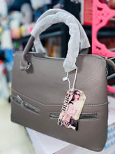 Cargar imagen en el visor de la galería, Bolsa de dama excelente calidad MOD 3108
