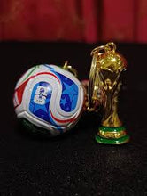 Cargar imagen en el visor de la galería, Llavero del mundial balon con copa
