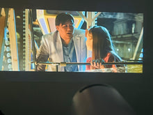 Cargar imagen en el visor de la galería, Proyector HY300 Android 4K 1280*720P Dual Wifi 300ANSI Video cine portátil al aire libre proyector de juegos HD  entrada HDMI altavoz y conexión auxiliar para sonido MOD FM-000109
