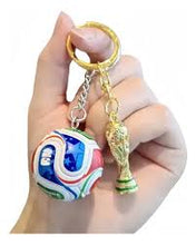 Cargar imagen en el visor de la galería, Llavero del mundial balon con copa
