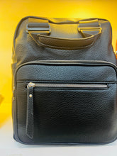 Cargar imagen en el visor de la galería, Bolsa de dama premium vinipiel mochila MOD S933
