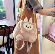 Cargar imagen en el visor de la galería, Mochila de peluche LABUBU MOD 3804
