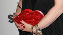 Cargar imagen en el visor de la galería, Bolsa de noche de cristal en forma de BESO MOD 62833
