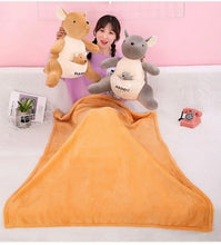 Cargar imagen en el visor de la galería, Almohada con frazada de canguro MOD K-1 medidas frazada 1.80 x 1.80  medida peluche 45 x 27
