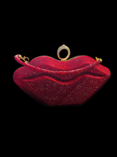 Cargar imagen en el visor de la galería, Bolsa de noche de cristal en forma de BESO MOD 62833
