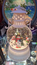Cargar imagen en el visor de la galería, Adorno navideño excelente calidad esfera lampara musical MOD WDL-24051B
