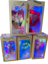 Cargar imagen en el visor de la galería, Caja de regalo con ramo de flor y luz
