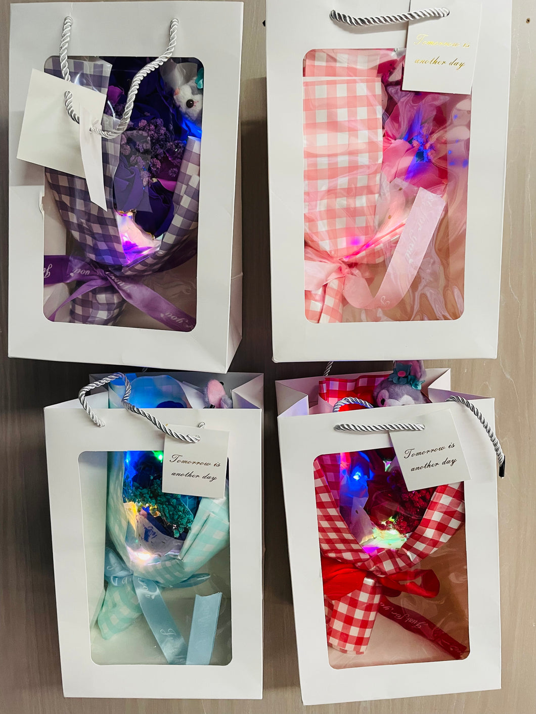Ramo de conejo con luz con caja de regalo