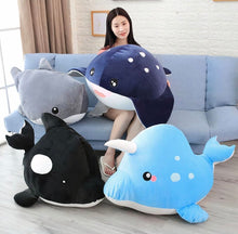 Cargar imagen en el visor de la galería, Almohada con frazada ballena,tiburón,mantarraya,delfín MOD K-9 medida de la frazada 1.00 x 1.80 medida peluche 50 x 31
