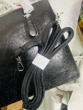Cargar imagen en el visor de la galería, Bolsa de dama con llavero MOD 80915
