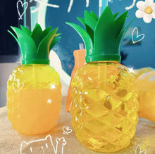 Cargar imagen en el visor de la galería, Botella de agua de plástico piña y fresa 350 ml
