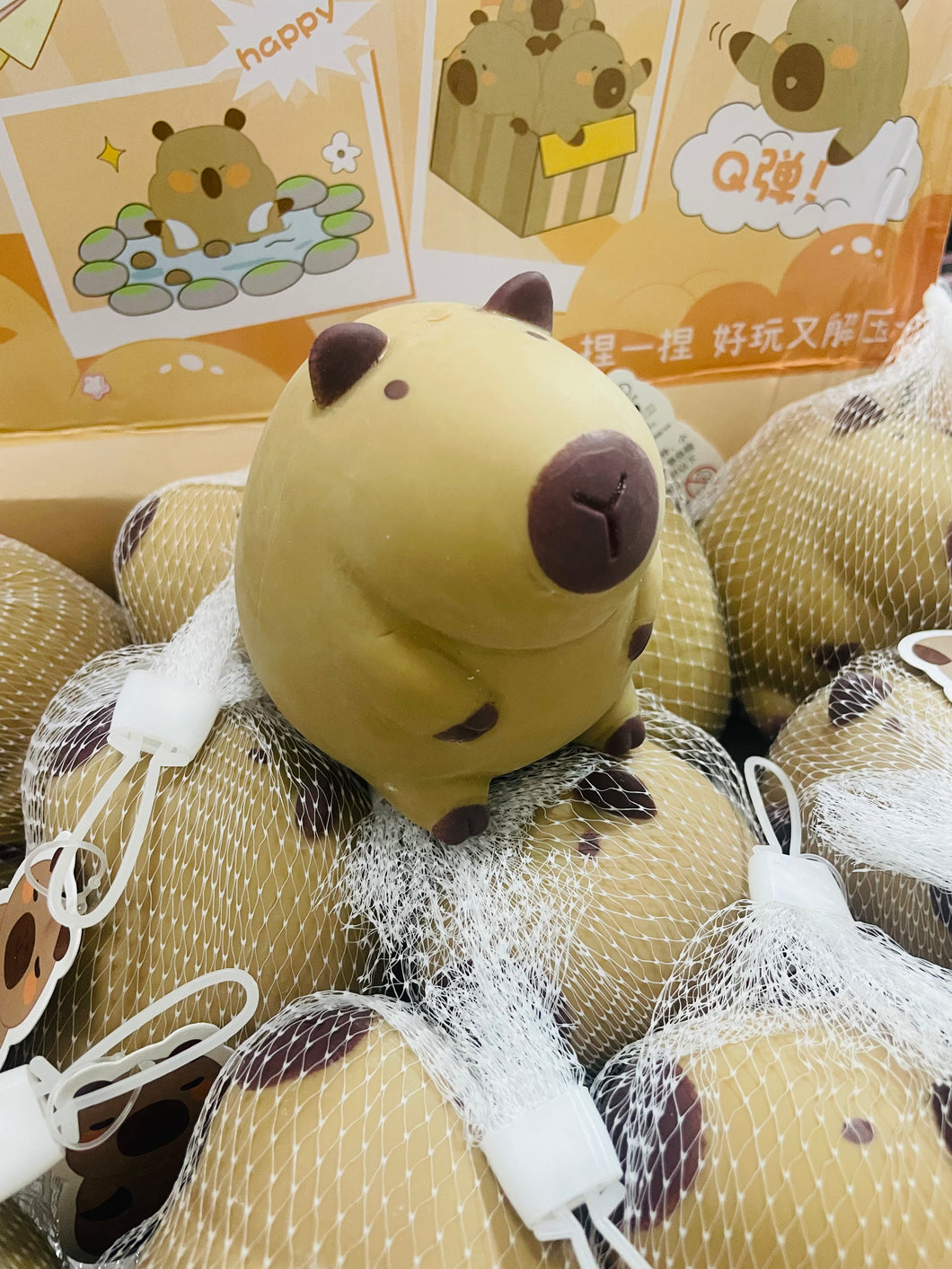Squeeze de espuma Capybara con aroma en red  MOD Z-28