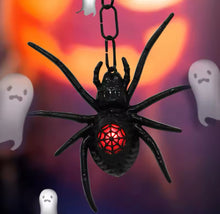 Cargar imagen en el visor de la galería, Luz de araña LED para niños, arañas de imitación de Terror divertido, adorno colgante paquete de 12 arañas MOD 686189
