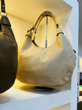 Cargar imagen en el visor de la galería, Bolsa de dama premium vinipiel MOD SL-254
