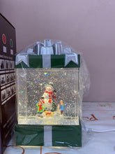 Cargar imagen en el visor de la galería, Caja de regalo, navideña, musical adorno navideño ￼MOD  LWB04 AB
