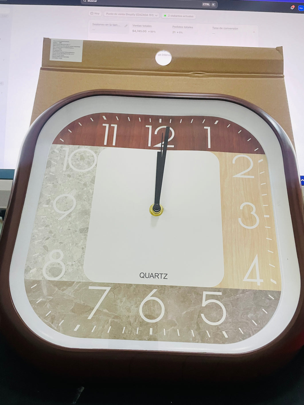 Reloj de pared MOD 738M2