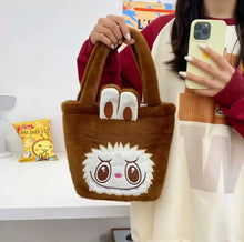Cargar imagen en el visor de la galería, Bolsa de moda peluche LABUBU MOD 3806
