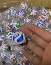 Cargar imagen en el visor de la galería, Balon llavero mundial RIJIDO
